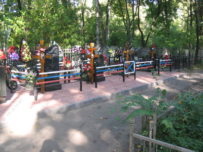 памятник морякам с подводлой лодки Курск памятник морякам с подводлой лодки Курск